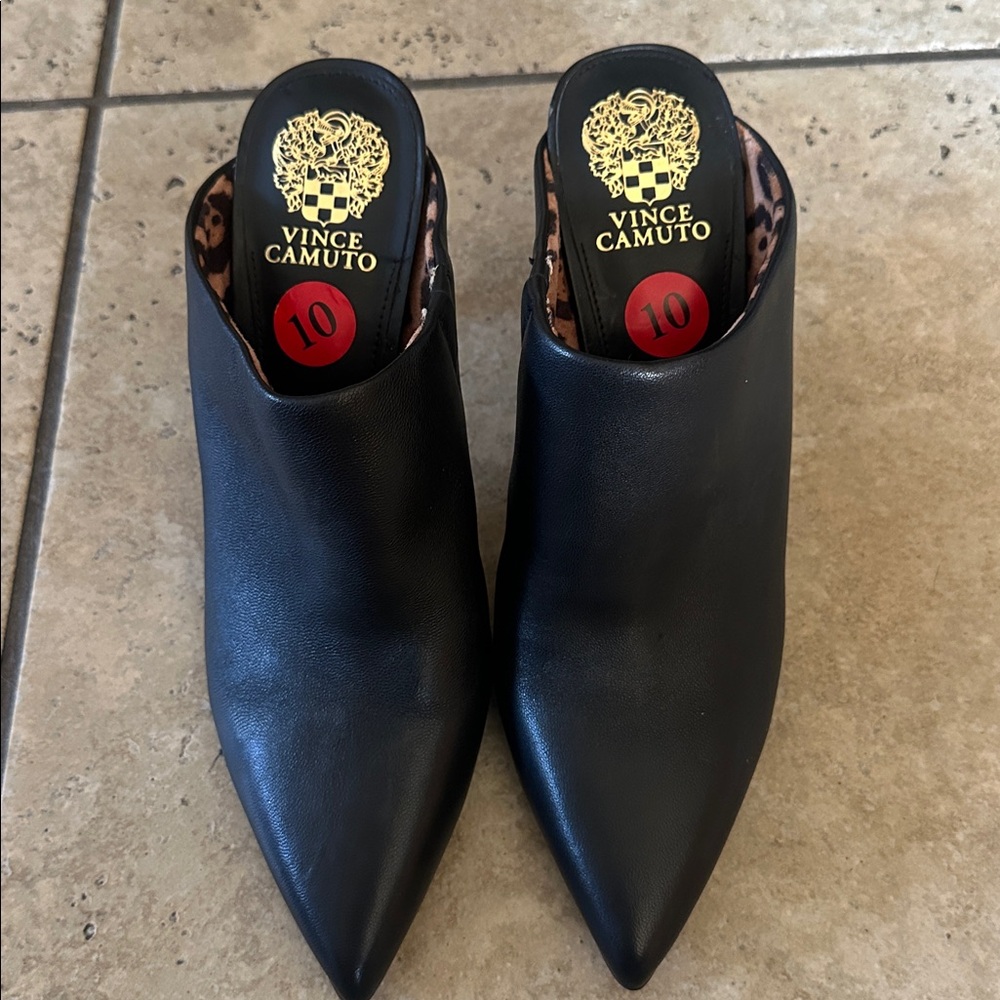 Vince Camuto Black Pointed-Toe Mules W10